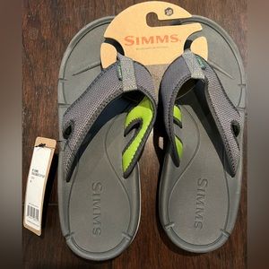 Simms men size 10 lichen flip flops nwt